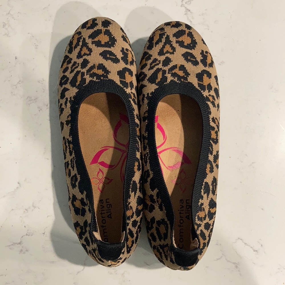 Comfortiva Align leopard flats